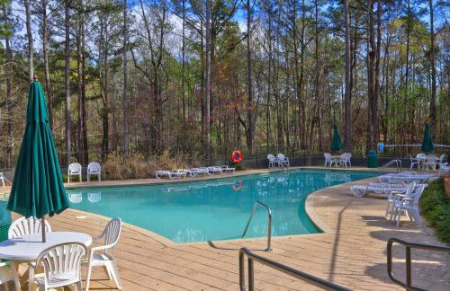 Lakefront Stillwaters Villa with Deck and Private Dock - Foto 3