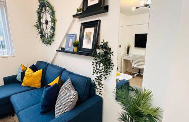 Luxury Self-Contained Studio Apartment near QE Hospital R1 - Photo 6