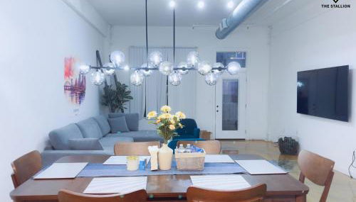 The Stallion #101 - 1BD Modern Loft with Private Patio - Walk to various attractions - Foto 4