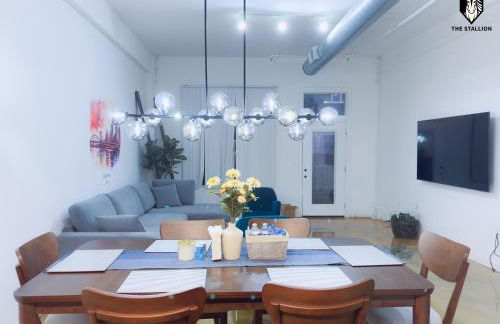 The Stallion #101 - 1BD Modern Loft with Private Patio - Walk to various attractions - Foto 4