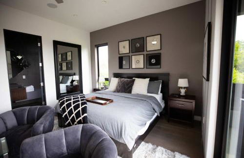 NEW Modern Oasis off Melrose - Rooftop - Pool - Photo 18