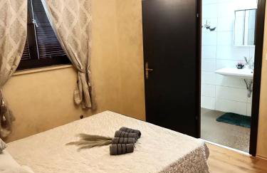 Sunset holiday home with pool and large, mature garden - Foto 19