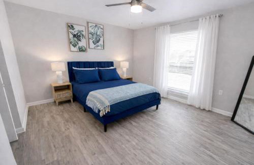 Modern One Bedroom Apartment in Addison with Pool - Foto 14