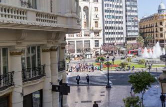 Valencia Just in the Middle - Photo 16