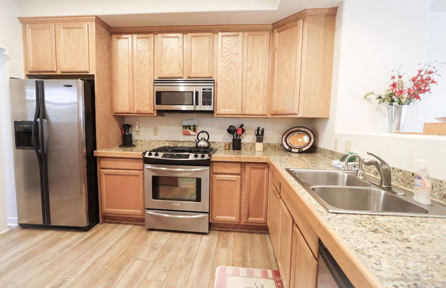 New Downtown Luxury Hideaway Skiing - Photo 9