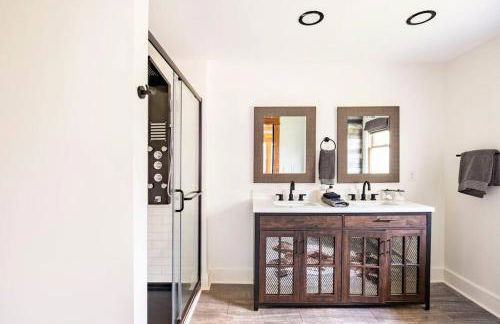 Golden Acres Ranch Hot Tub+Gameroom+Creek & wifi - Foto 8