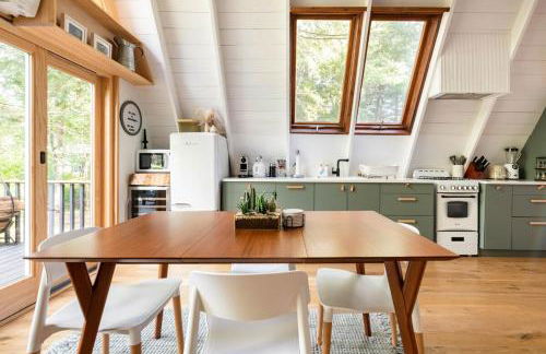 Modern A-Frame Cabin with Loft, Firepit and Grill - Foto 9