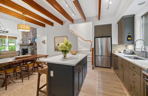 Bella and Dulce's Lakehouse by Juniper Holiday + Home - Photo 15