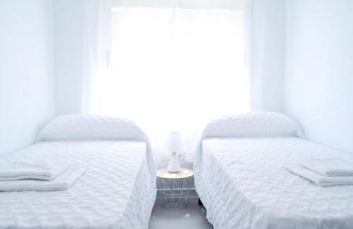 NUEVO, a 70 metros de la playa y con vistas al mar - Foto 36