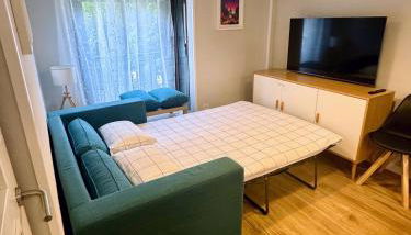 Airport Madrid Plenilunio Suites blue - Photo 3