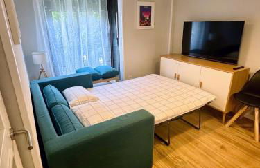 Airport Madrid Plenilunio Suites blue - Photo 3