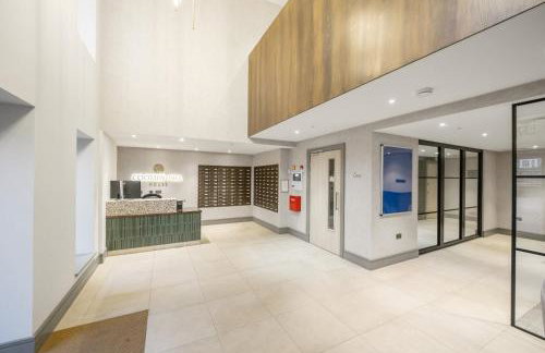 Modern & Cozy 2-Bedroom Apartment plus Parking, Gym, Cinema, Games Room, Workspace - Photo 5