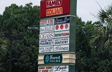 First Class Treatment Luxurious end unit Patio Pool Restaurant Bar on premises Steps away from Everything else! Spacious Condo Stocked with all You Need! - Foto 67