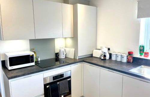 New Modern 2 Bed with parking in BISHOPS STORTFORD, close to Stansted Airport! - Foto 14