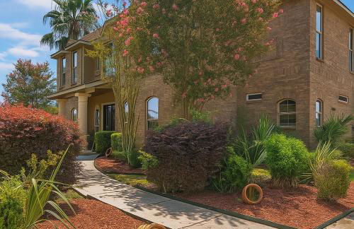 Private Pet-Friendly 2BR Suite with Movie Theater & Pond View and Access - Foto 18