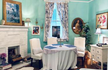 4BR 3 BA HUGE, Balcony, Cemetery, Streetcar sleeps 8! - Photo 27