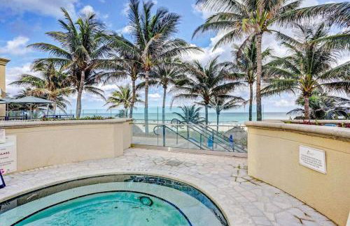 2B Beachfront condo! Pool! Games! 15 mins to PBI! - Foto 40