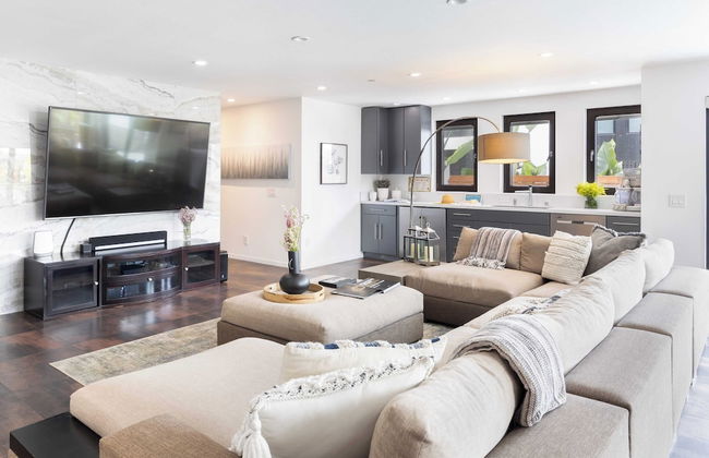 Steps to Beach+shops, Oceanview, Hot Tub+firepit Moonlight Modern by Avantstay - Foto 13