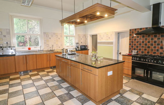 Peak Manor - Photo 11