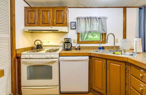 Charming Watkins Glen Home with Deck and Yard! - Foto 8