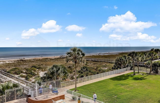 Convenience Direct Oceanfront Condo with Private Balcony by RedAwning - Photo 37