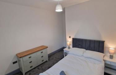 Stunning Modern Riverside Cottage - Photo 26