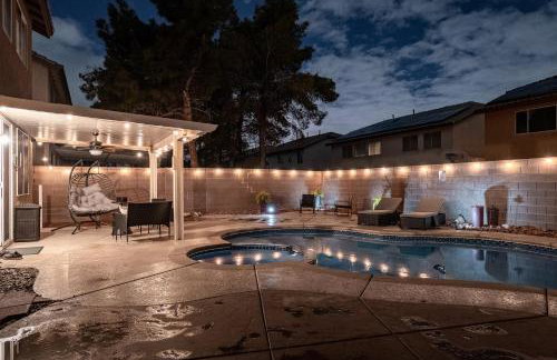 5BR 3BA Family friendly entire home w pool, spa, games, tvs, and more - Photo 1