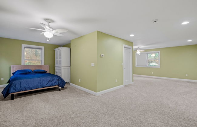 Massive Home w Sauna Pools Hot Tub Fireplaces - Photo 37