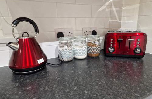 4 bed rooms 5 double beds holidays house near train station - Foto 19