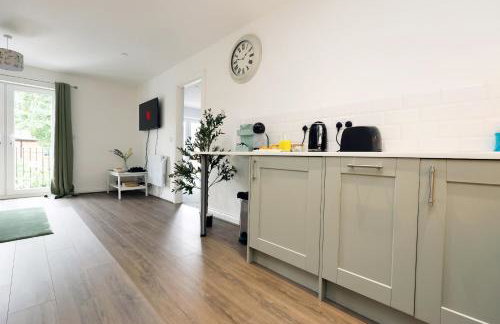 large 2 bed central apartment with balcony and private parking - Foto 16