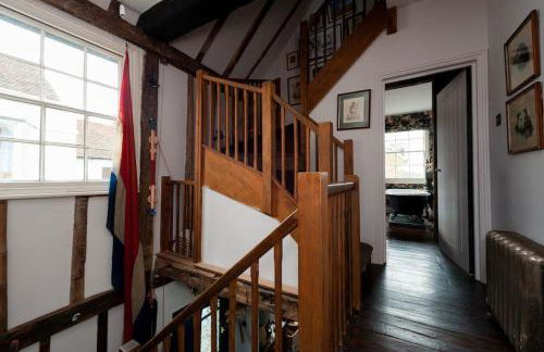 Charming Tudor riverside house - Foto 66