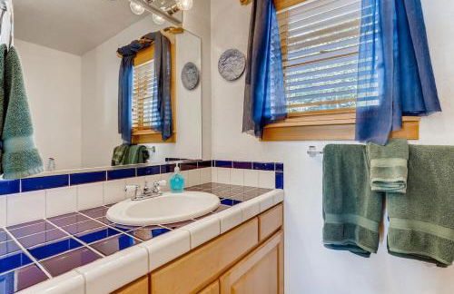 Lovely House Tucked in the Pines with Private Hot Tub - Pura Vida - Foto 15