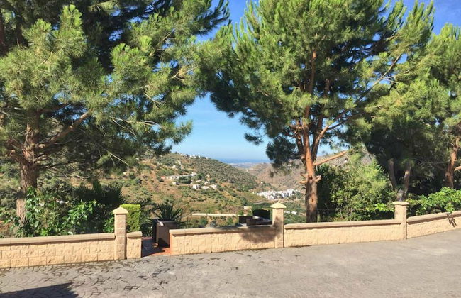 Independent Villa With Private Pool on an Estate in Sayalonga Costa del Sol - Photo 35