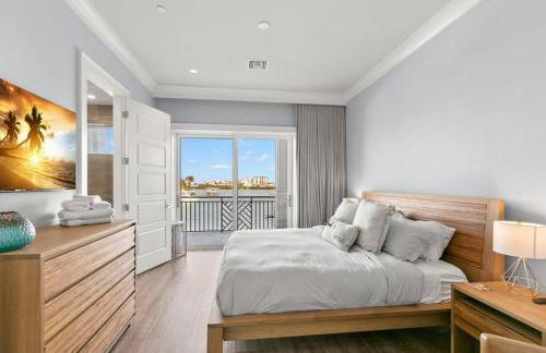 Waterfront Oasis 3 BR/4 beds~3 min walk to beach. - Foto 16