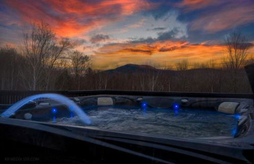 3 Mi to SR! Sleeps 25, Spacious, Hot Tub, Arcade! - Foto 7