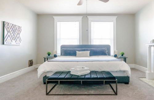 7BR Luxury Living 1st Floor Primary ABODEbucks - Foto 18