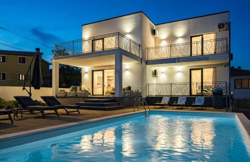 Villa Angie near Pula for 10 persons with private heated pool & kids playground - Foto 43