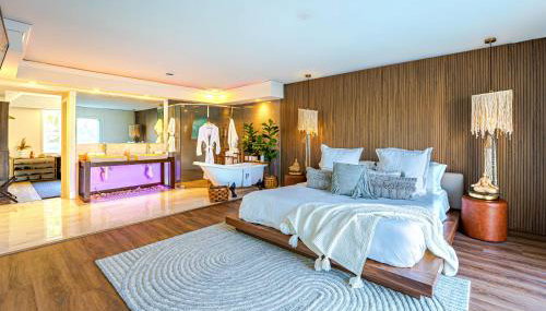 Waterfront Villa with Beach, Pool, Cinema, Game Room and Tiki - Foto 5