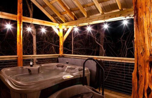 Fantastic Treehouse with Fire Pit and Hot-tub in Herod, Illinois - Foto 11