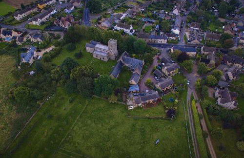 One Bedroom Character Cottage - Photo 8