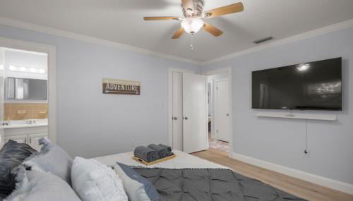 Cozy 4BR King Suite Home by WEC & Downtown! - Foto 3