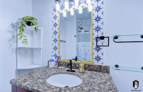 The Stallion #208 - Walk to Attractions - Modern Luxe Loft in Memphis Downtown with free covered gated parking - Foto 40