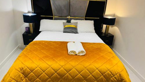 Perfect 1 Bed Apartment Sleeps 5 1 Kingsize bed 1 double Sofabed & Foldable Single bed Free Parking Wifi good transport network shopping Holiday Makers Families Contractors in North London - Foto 3