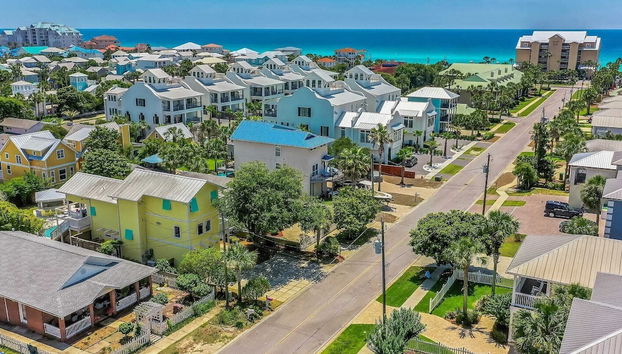 Luxe Villa Near Beach, Pool + Hottub, Chef's Kitchen Woodward Way by Avantstay - Foto 3, Interior