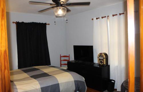 Charming Modern Retreat Near Downtown Jeffersonville & Bob Hedge Park - Foto 25