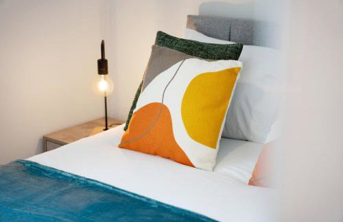 NEW! Stylish 2-Bed Home by Stay With Us, Ideal for Families, Sleeps 4! - Foto 10