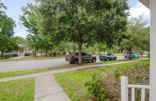 Happy in Old Town Bluffton - Photo 2