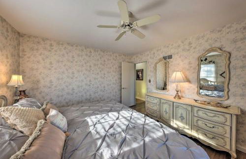 Cozy Kansas City Home with Yard - 9 Mi to Dtwn! - Foto 15