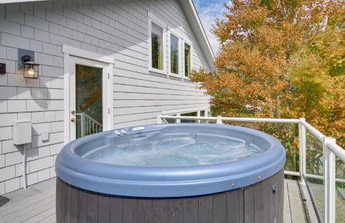 Steps to Beach: Home w/ Hot Tub in Oak Harbor! - Foto 24