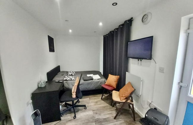 Cosy 1-bed Studio in Northolt - Foto 1